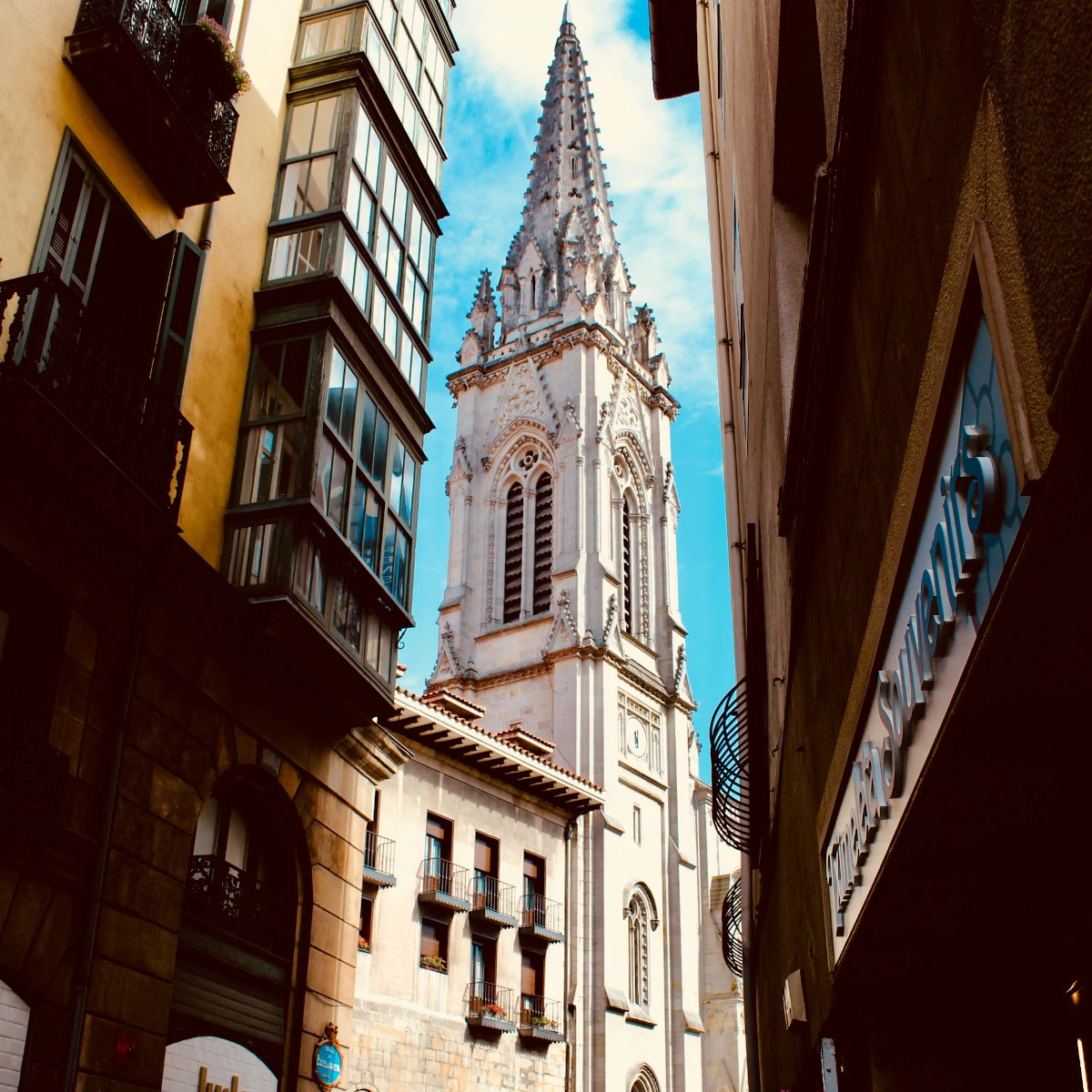 Tour libre por el Casco Viejo de Bilbao con audioguía activada