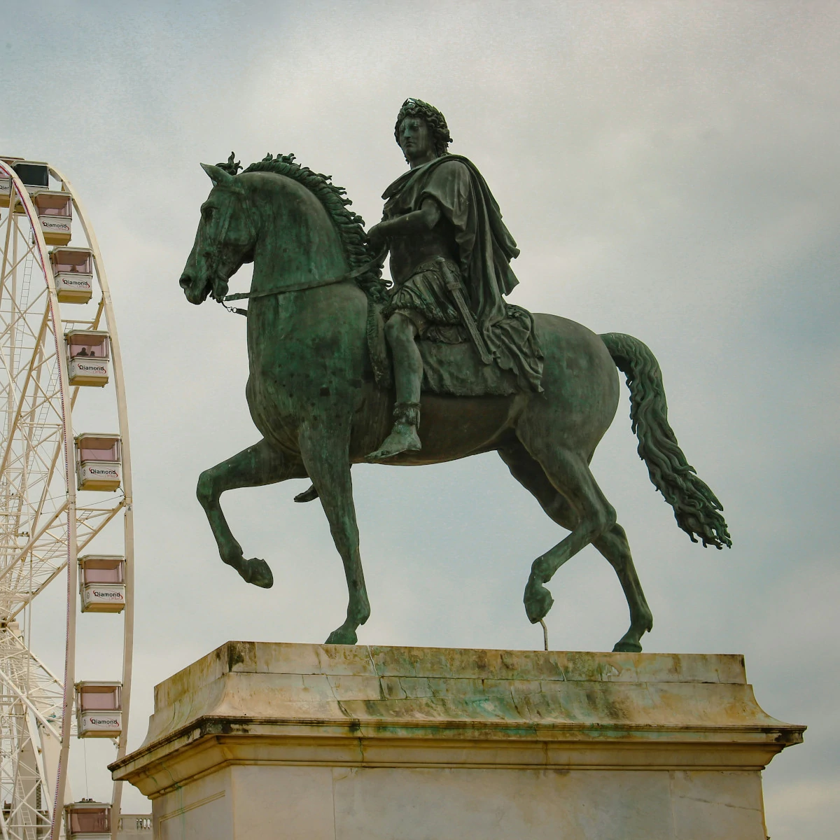 Explorez la Place de Bellecour sans réservation, juste vous et la ville