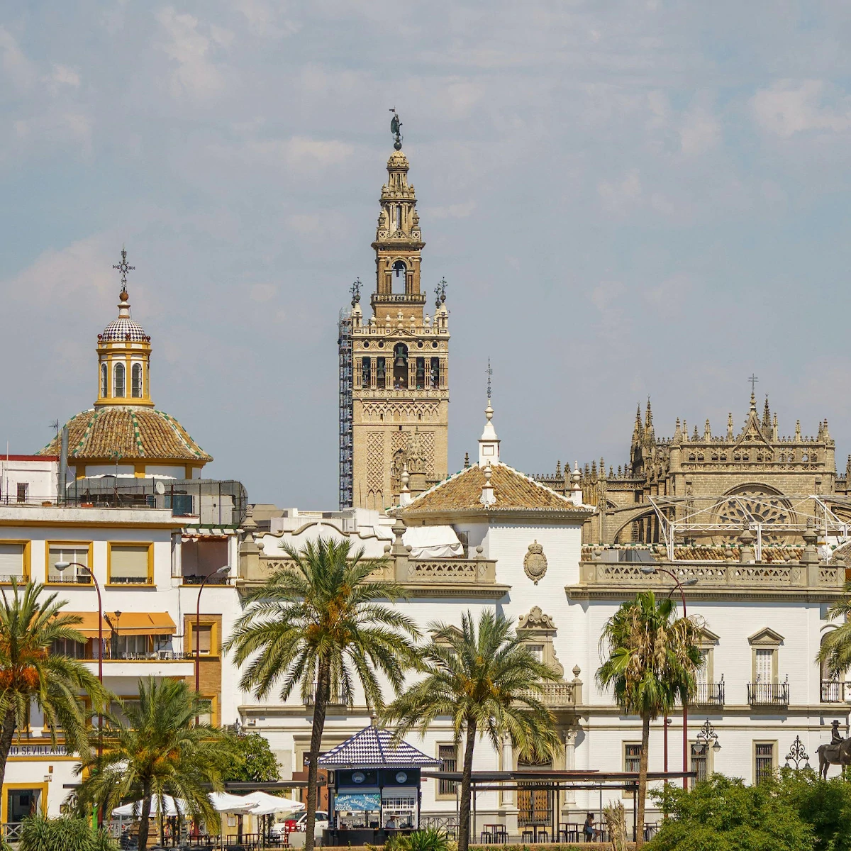 Explora Sevilla sin reservas, solo tú y la ciudad